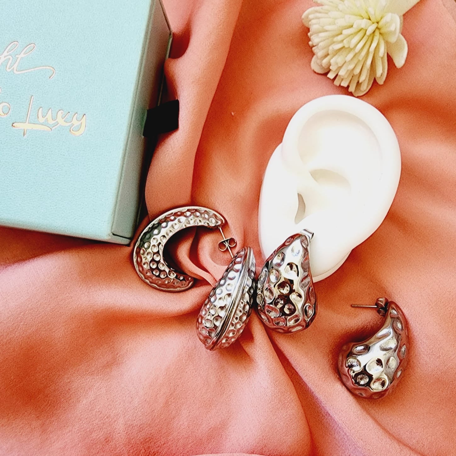 Bold Tear Drop earrings, silver earrings, hypoallergenic earrings, teardrop maxi studs, 18k gold plated earrings, Waterproof earrings, Silver and gold earrings, Durable earrings, Elegant earrings, Timeless design, aesthetic earrings, timeless earrings, Stylish jewelry, stylish earrings, Versatile jewelry, Bold Earrings, chunky earrings, Bottega Tear drop earrings, Bottega Veneta Earrings, Hailey Biber Earrings, Bottega Drop Earrings, Bottega Bold Earrings