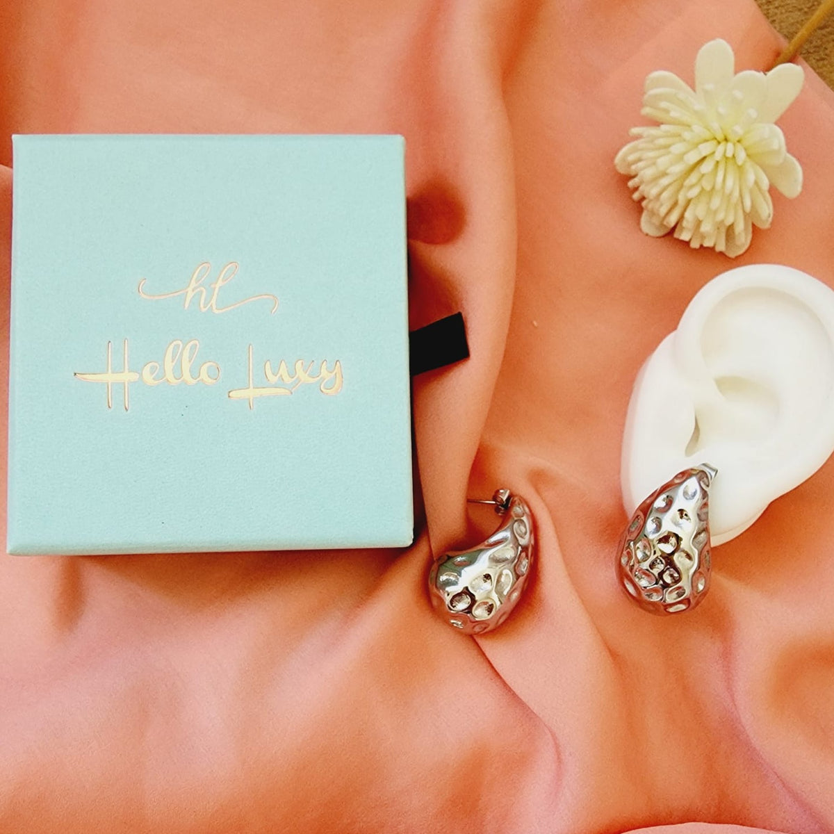 Bold Tear Drop earrings, silver earrings, hypoallergenic earrings, teardrop maxi studs, 18k gold plated earrings, Waterproof earrings, Silver and gold earrings, Durable earrings, Elegant earrings, Timeless design, aesthetic earrings, timeless earrings, Stylish jewelry, stylish earrings, Versatile jewelry, Bold Earrings, chunky earrings, Bottega Tear drop earrings, Bottega Veneta Earrings, Hailey Biber Earrings, Bottega Drop Earrings, Bottega Bold Earrings