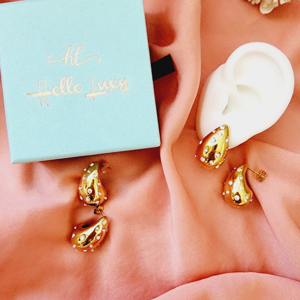 Bold Tear Drop earrings, silver earrings, hypoallergenic earrings, teardrop maxi studs, 18k gold plated earrings, Waterproof earrings, Silver and gold earrings, Durable earrings, Elegant earrings, Timeless design, aesthetic earrings, timeless earrings, Stylish jewelry, stylish earrings, Versatile jewelry, Bold Earrings, chunky earrings, Bottega Tear drop earrings, Bottega Veneta Earrings, Hailey Biber Earrings, Bottega Drop Earrings, Bottega Bold Earrings