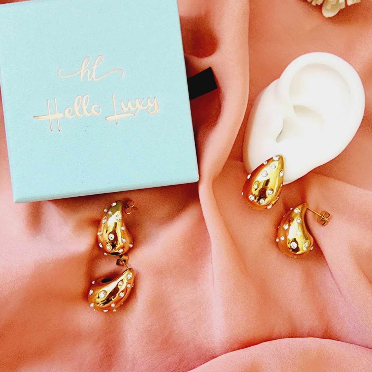 Bold Tear Drop earrings, silver earrings, hypoallergenic earrings, teardrop maxi studs, 18k gold plated earrings, Waterproof earrings, Silver and gold earrings, Durable earrings, Elegant earrings, Timeless design, aesthetic earrings, timeless earrings, Stylish jewelry, stylish earrings, Versatile jewelry, Bold Earrings, chunky earrings, Bottega Tear drop earrings, Bottega Veneta Earrings, Hailey Biber Earrings, Bottega Drop Earrings, Bottega Bold Earrings