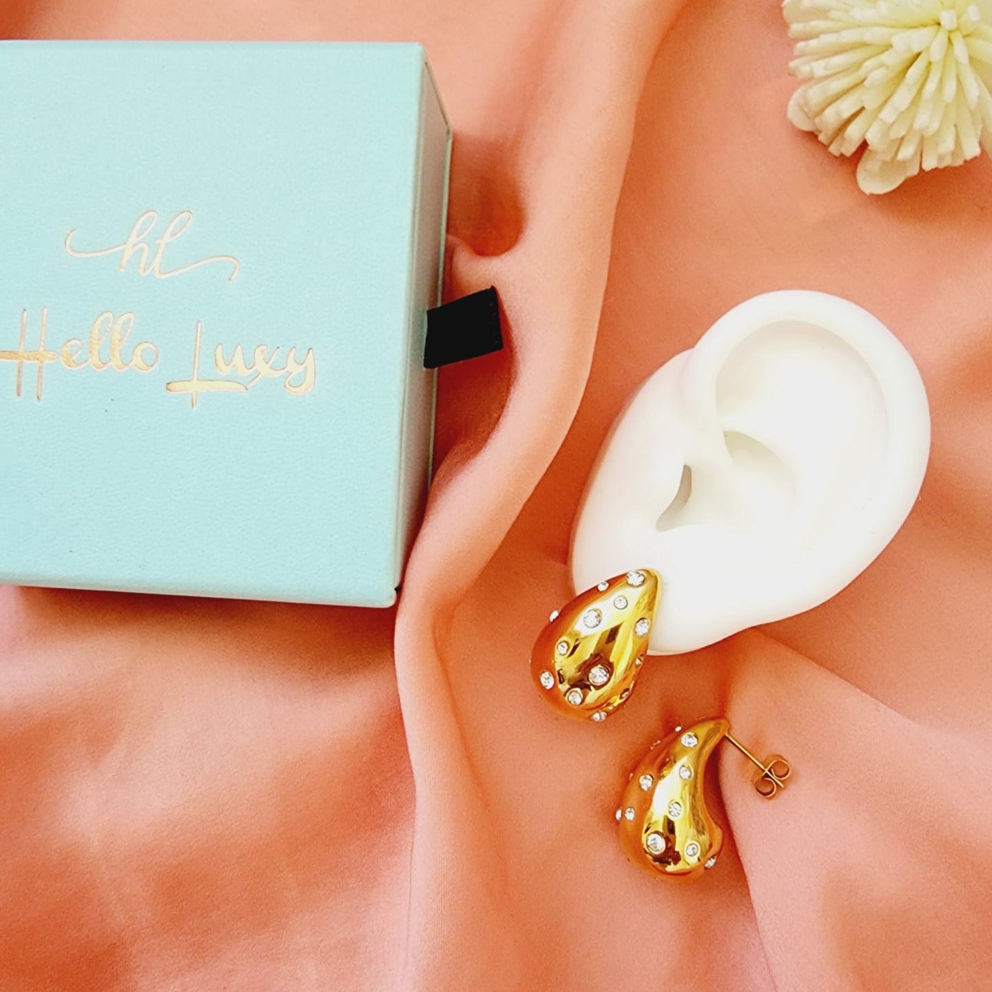 Bold Tear Drop earrings, silver earrings, hypoallergenic earrings, teardrop maxi studs, 18k gold plated earrings, Waterproof earrings, Silver and gold earrings, Durable earrings, Elegant earrings, Timeless design, aesthetic earrings, timeless earrings, Stylish jewelry, stylish earrings, Versatile jewelry, Bold Earrings, chunky earrings, Bottega Tear drop earrings, Bottega Veneta Earrings, Hailey Biber Earrings, Bottega Drop Earrings, Bottega Bold Earrings