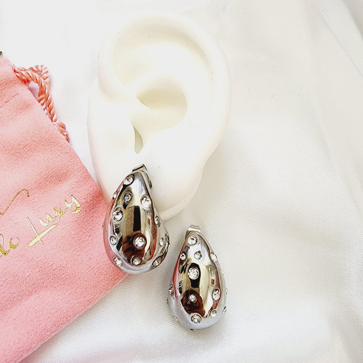 Bold Tear Drop earrings, silver earrings, hypoallergenic earrings, teardrop maxi studs, 18k gold plated earrings, Waterproof earrings, Silver and gold earrings, Durable earrings, Elegant earrings, Timeless design, aesthetic earrings, timeless earrings, Stylish jewelry, stylish earrings, Versatile jewelry, Bold Earrings, chunky earrings, Bottega Tear drop earrings, Bottega Veneta Earrings, Hailey Biber Earrings, Bottega Drop Earrings, Bottega Bold Earrings