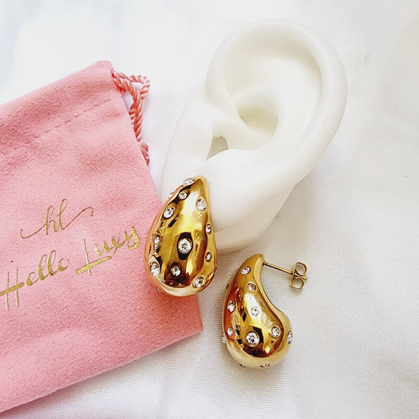 Bold Tear Drop earrings, silver earrings, hypoallergenic earrings, teardrop maxi studs, 18k gold plated earrings, Waterproof earrings, Silver and gold earrings, Durable earrings, Elegant earrings, Timeless design, aesthetic earrings, timeless earrings, Stylish jewelry, stylish earrings, Versatile jewelry, Bold Earrings, chunky earrings, Bottega Tear drop earrings, Bottega Veneta Earrings, Hailey Biber Earrings, Bottega Drop Earrings, Bottega Bold Earrings