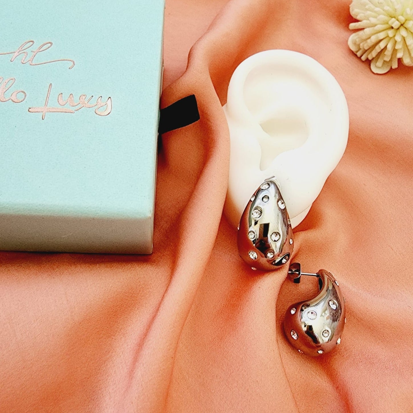 Bold Tear Drop earrings, silver earrings, hypoallergenic earrings, teardrop maxi studs, 18k gold plated earrings, Waterproof earrings, Silver and gold earrings, Durable earrings, Elegant earrings, Timeless design, aesthetic earrings, timeless earrings, Stylish jewelry, stylish earrings, Versatile jewelry, Bold Earrings, chunky earrings, Bottega Tear drop earrings, Bottega Veneta Earrings, Hailey Biber Earrings, Bottega Drop Earrings, Bottega Bold Earrings