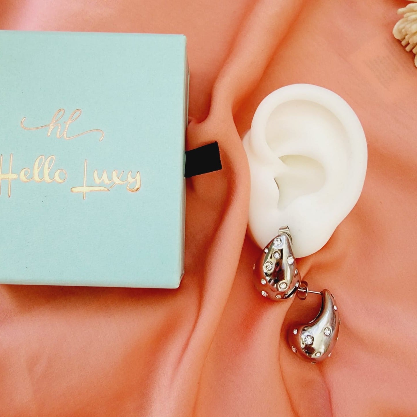 Bold Tear Drop earrings, silver earrings, hypoallergenic earrings, teardrop maxi studs, 18k gold plated earrings, Waterproof earrings, Silver and gold earrings, Durable earrings, Elegant earrings, Timeless design, aesthetic earrings, timeless earrings, Stylish jewelry, stylish earrings, Versatile jewelry, Bold Earrings, chunky earrings, Bottega Tear drop earrings, Bottega Veneta Earrings, Hailey Biber Earrings, Bottega Drop Earrings, Bottega Bold Earrings