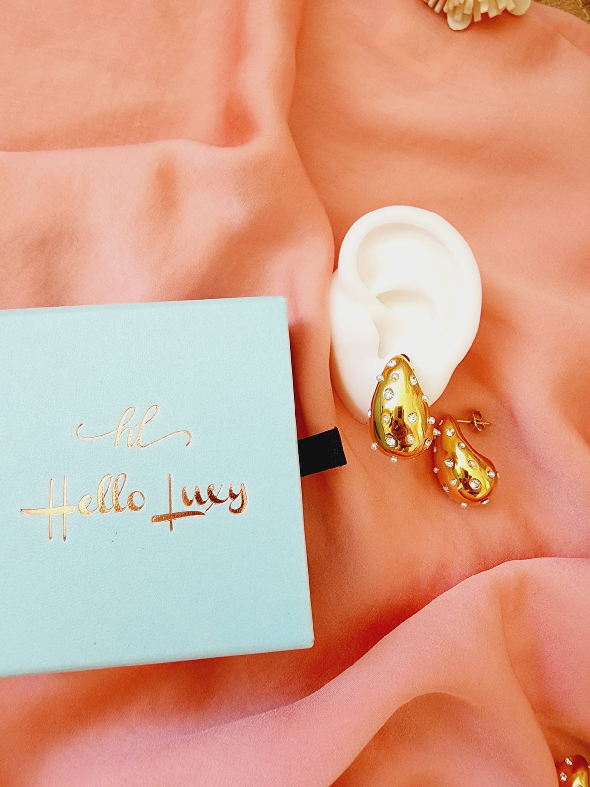 Bold Tear Drop earrings, silver earrings, hypoallergenic earrings, teardrop maxi studs, 18k gold plated earrings, Waterproof earrings, Silver and gold earrings, Durable earrings, Elegant earrings, Timeless design, aesthetic earrings, timeless earrings, Stylish jewelry, stylish earrings, Versatile jewelry, Bold Earrings, chunky earrings, Bottega Tear drop earrings, Bottega Veneta Earrings, Hailey Biber Earrings, Bottega Drop Earrings, Bottega Bold Earrings