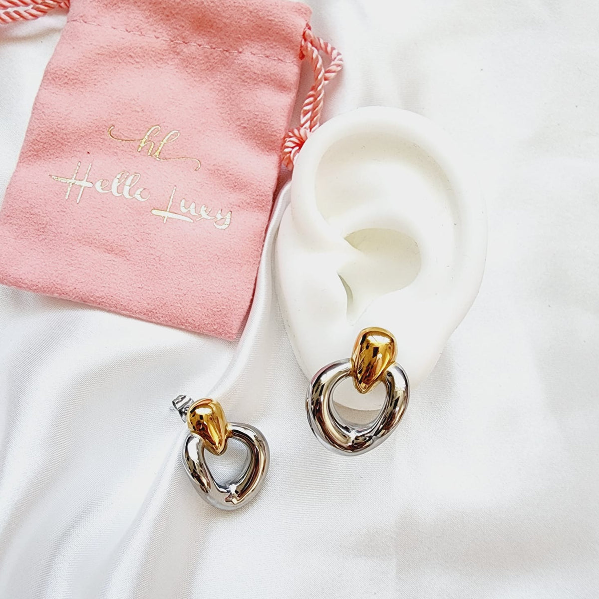 geometric two tone earrings, two tone medium earrings, two tone classy earrings, vintage two tone earrings, long lasting two tone earrings, two tone chunky earrings, two tones chunky earrings, hypoallergenic earrings, two tone everyday studs, 18k gold plated earrings, Waterproof earrings, Silver and gold earrings, Durable earrings, Elegant earrings, Timeless design, aesthetic earrings, timeless earrings, Stylish jewelry