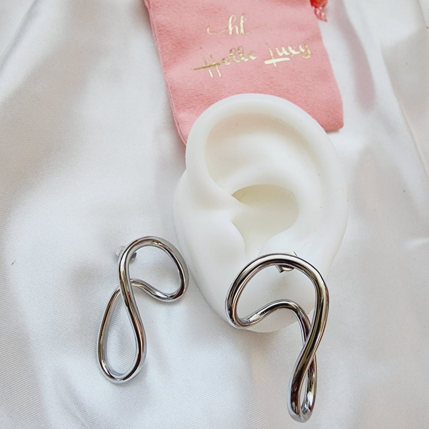 geometric line shape earrings, Unique geometric earrings, silver earrings, hypoallergenic earrings, teardrop maxi studs, 18k gold plated earrings, Waterproof earrings, Silver and gold earrings, Durable earrings, Elegant earrings, Timeless design, aesthetic earrings, timeless earrings, Stylish jewelry, stylish earrings, Versatile jewelry, Bold Earrings, chunky earrings, Bottega Tear drop earrings, Bottega Veneta Earrings, Hailey Biber Earrings, Bottega Drop Earrings, Bottega Bold Earrings