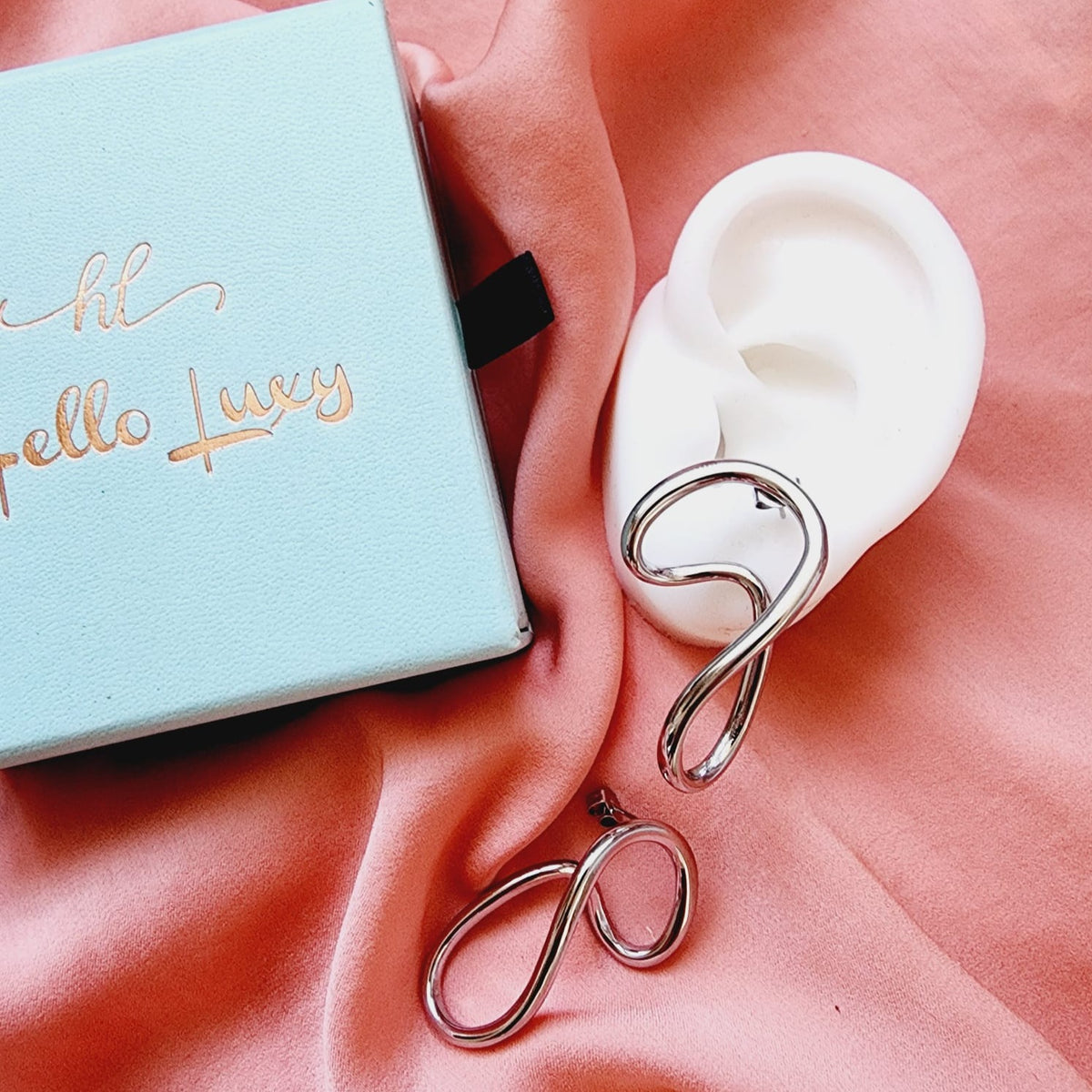 geometric line shape earrings, Unique geometric earrings, silver earrings, hypoallergenic earrings, teardrop maxi studs, 18k gold plated earrings, Waterproof earrings, Silver and gold earrings, Durable earrings, Elegant earrings, Timeless design, aesthetic earrings, timeless earrings, Stylish jewelry, stylish earrings, Versatile jewelry, Bold Earrings, chunky earrings, Bottega Tear drop earrings, Bottega Veneta Earrings, Hailey Biber Earrings, Bottega Drop Earrings, Bottega Bold Earrings