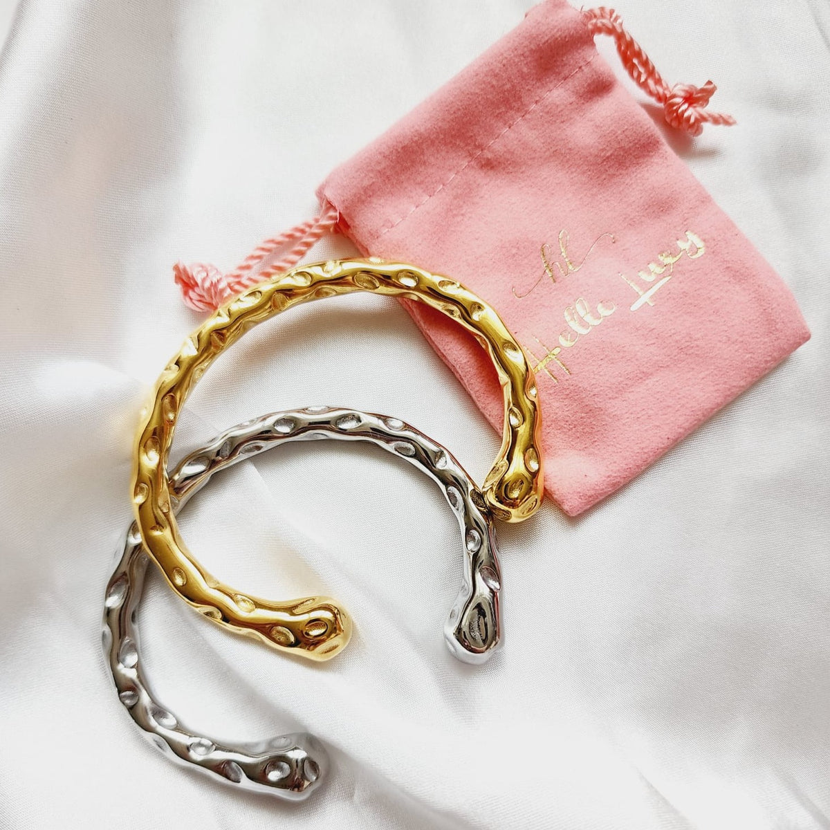 Two Tone Bracelets, Vintage two tone bracelets, Two tone Bangles, Solid Gold Bangles, Solid Silver Bangle, Textured bangles, classy two tone bangles, 18k waterproof bangles, 18k gold waterproof bangles, long lasting bracelets, long lasting vintage jewelry, christmas gift for her, timeless bracelets, timeless waterproof jewelry, ellie vail jewelry dupe, missoma jewelry dupe