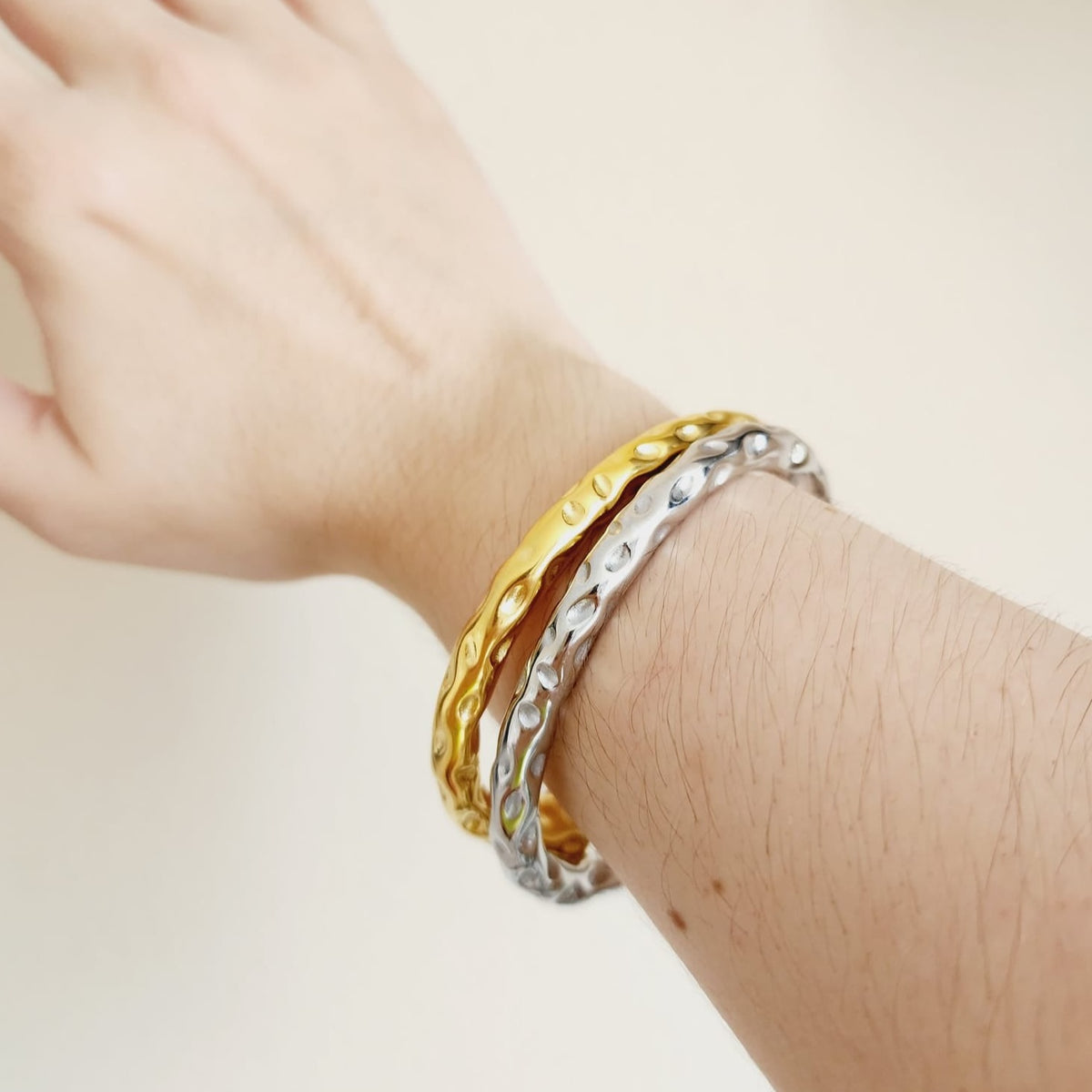 Two Tone Bracelets, Vintage two tone bracelets, Two tone Bangles, Solid Gold Bangles, Solid Silver Bangle, Textured bangles, classy two tone bangles, 18k waterproof bangles, 18k gold waterproof bangles, long lasting bracelets, long lasting vintage jewelry, christmas gift for her, timeless bracelets, timeless waterproof jewelry, ellie vail jewelry dupe, missoma jewelry dupe