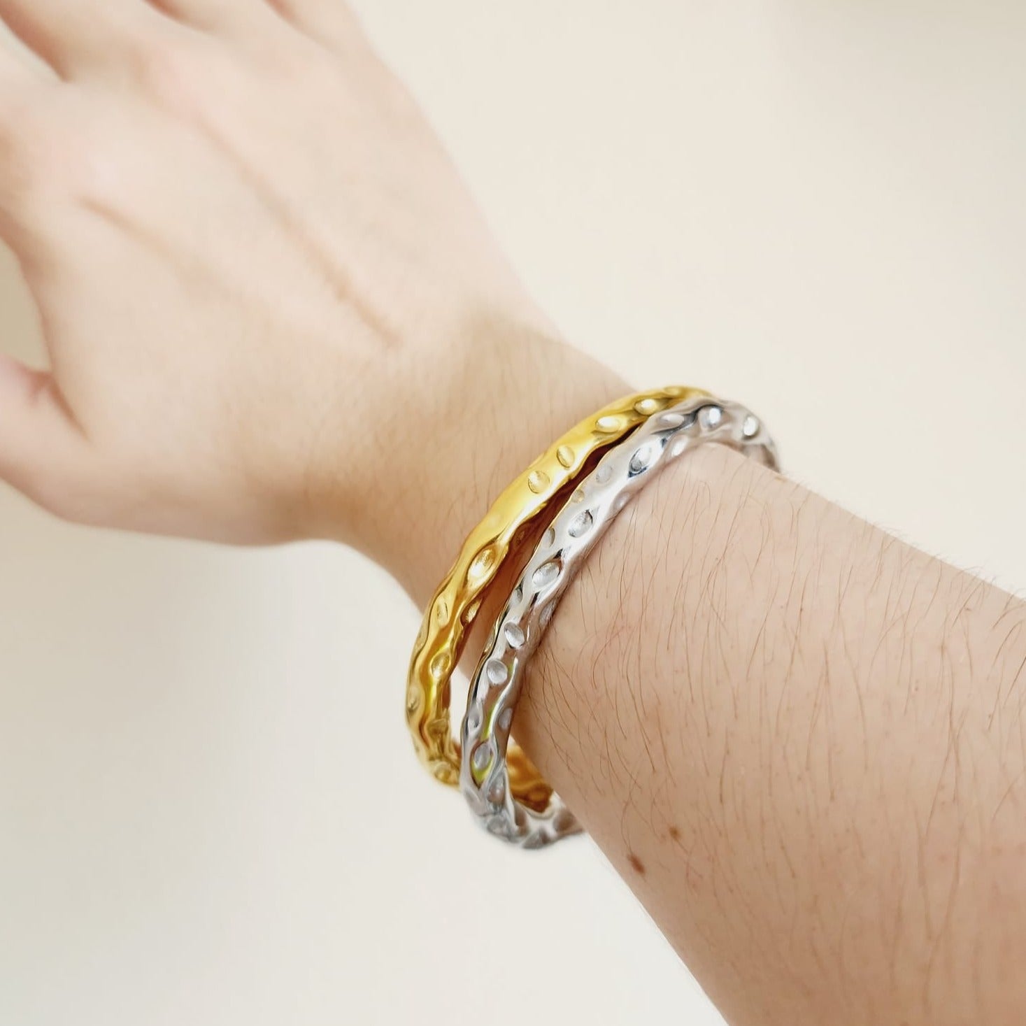 Two Tone Bracelets, Vintage two tone bracelets, Two tone Bangles, Solid Gold Bangles, Solid Silver Bangle, Textured bangles, classy two tone bangles, 18k waterproof bangles, 18k gold waterproof bangles, long lasting bracelets, long lasting vintage jewelry, christmas gift for her, timeless bracelets, timeless waterproof jewelry, ellie vail jewelry dupe, missoma jewelry dupe