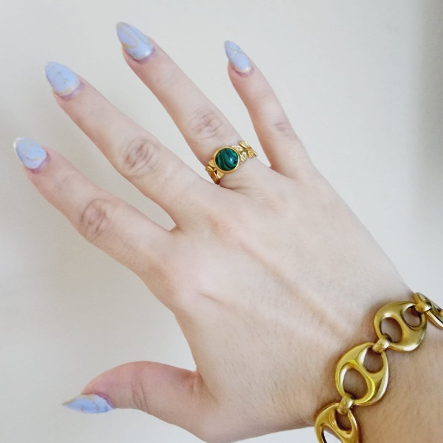 Emerald ring, Star ring, Adjustable bold ring, Adjustable Gold ring, Delicate and simple ring, chunky star ring, green gold ring, waterproof ring, hypoallergenic ring, untarnish ring, anti tarnish ring, anillo de estrellas, Water Resistant Jewelry, green Stone ring, green leaves adjustable ring