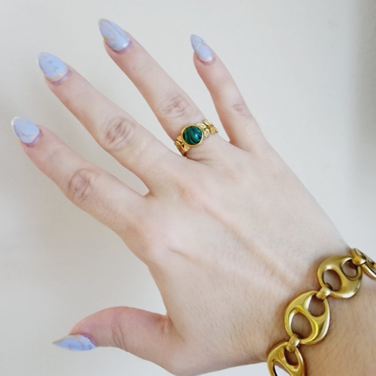 Emerald ring, Star ring, Adjustable bold ring, Adjustable Gold ring, Delicate and simple ring, chunky star ring, green gold ring, waterproof ring, hypoallergenic ring, untarnish ring, anti tarnish ring, anillo de estrellas, Water Resistant Jewelry, green Stone ring, green leaves adjustable ring