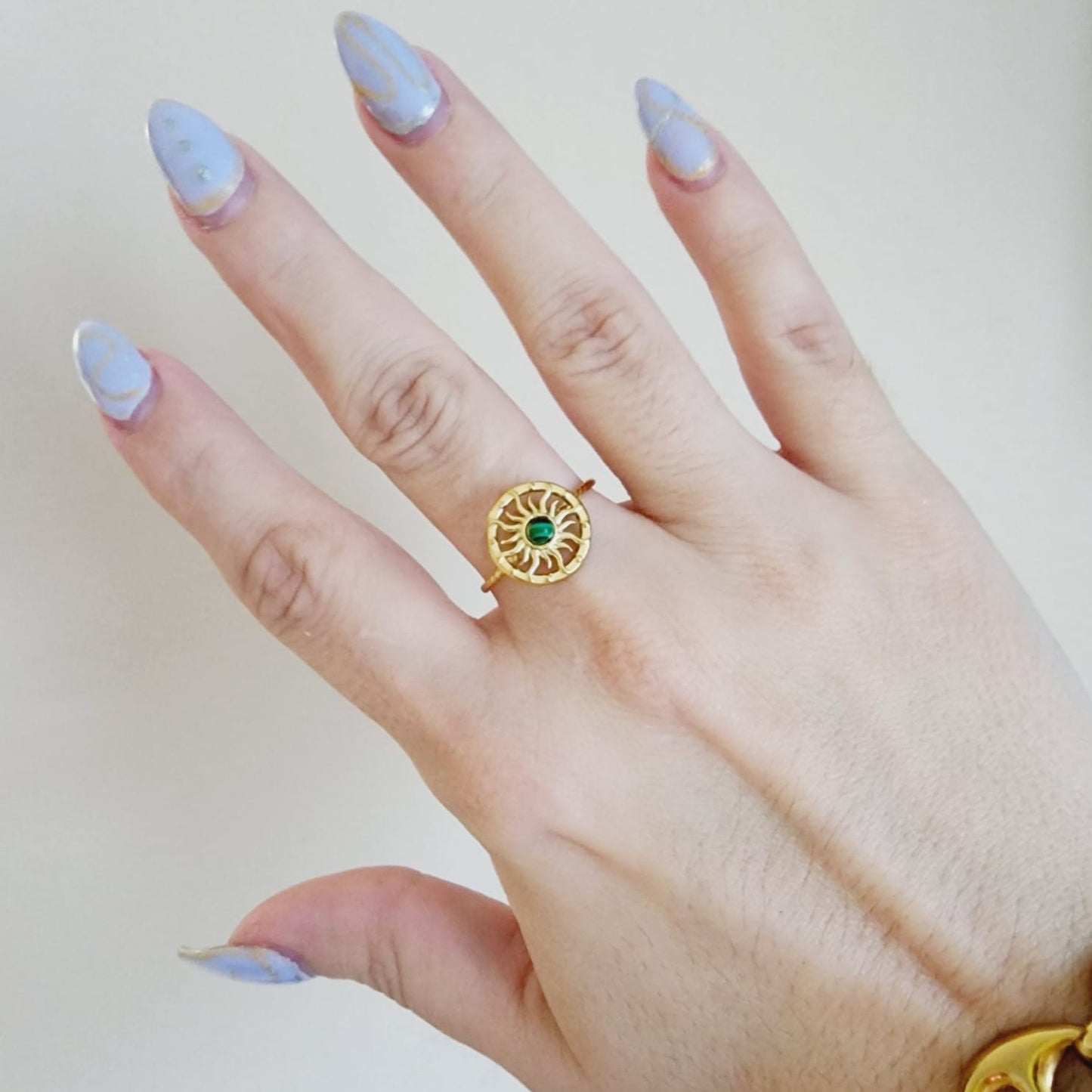 Emerald ring, Star ring, Adjustable bold ring, Adjustable Gold ring, Delicate and simple ring, chunky star ring, green gold ring, waterproof ring, hypoallergenic ring, untarnish ring, anti tarnish ring, anillo de estrellas, Water Resistant Jewelry, sun ring, sunshine ring, green Stone sun ring, sun green adjustable ring