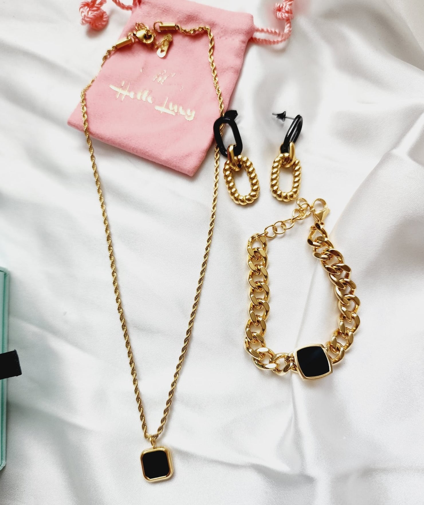 Black and gold Bracelet, Black cuban bracelet, Black Square Bracelet, Mother Pearl Bracelet, Pearl Necklace, baroque pearl necklace, herringbone necklace, Water Resistant Necklace, Water Resistant Jewelry, Water Resistant jewelry, versatile necklace, Pearl jewelry set, real pearl necklace