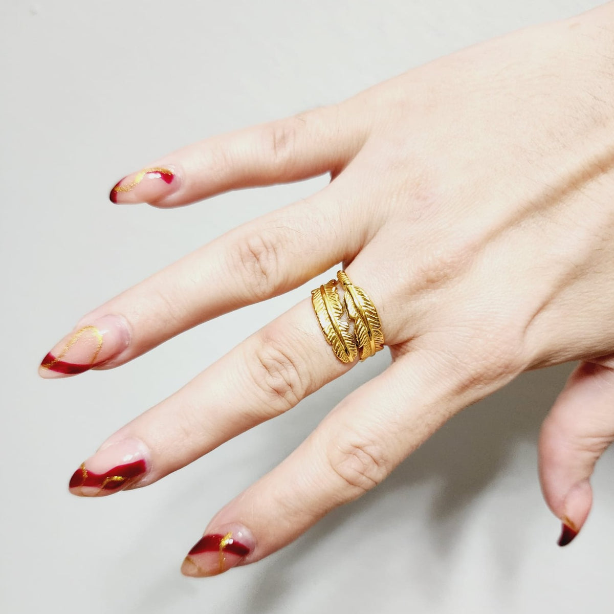 Bold Intertwined leaves Ring, gold leaves Ring, Chunky leaves ring, vintage leaves bold ring, Adjustable Gold ring, dainty leaves ring, Delicate and simple ring, chunky star ring, green gold ring, waterproof ring, hypoallergenic ring, untarnish ring, anti tarnish ring, anillo de estrellas, Water Resistant Jewelry