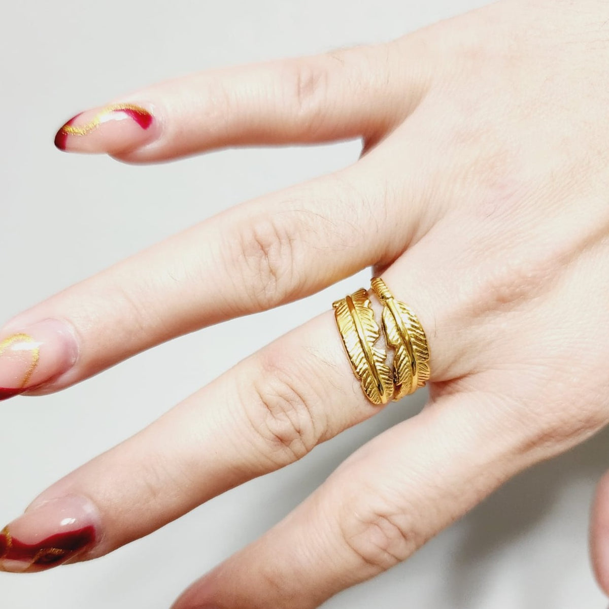 Bold Intertwined leaves Ring, gold leaves Ring, Chunky leaves ring, vintage leaves bold ring, Adjustable Gold ring, dainty leaves ring, Delicate and simple ring, chunky star ring, green gold ring, waterproof ring, hypoallergenic ring, untarnish ring, anti tarnish ring, anillo de estrellas, Water Resistant Jewelry