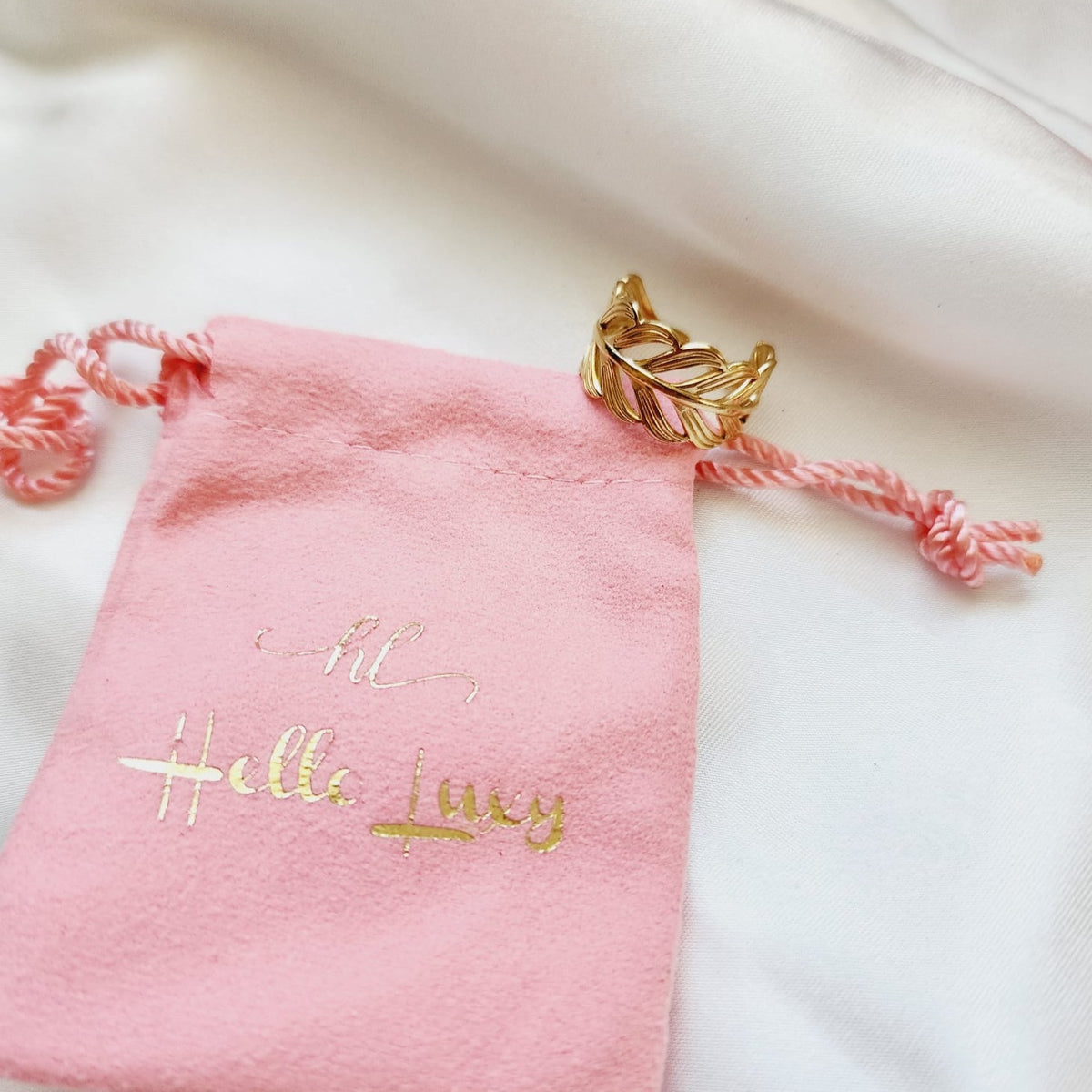 Bold Intertwined leaves Ring, gold leaves Ring, Chunky leaves ring, vintage leaves bold ring, Adjustable Gold ring, dainty leaves ring, Delicate and simple ring, chunky star ring, green gold ring, waterproof ring, hypoallergenic ring, untarnish ring, anti tarnish ring, anillo de estrellas, Water Resistant Jewelry  Water Resistant sweat resistant jewelry water resistance jewelry  Vintage Rings