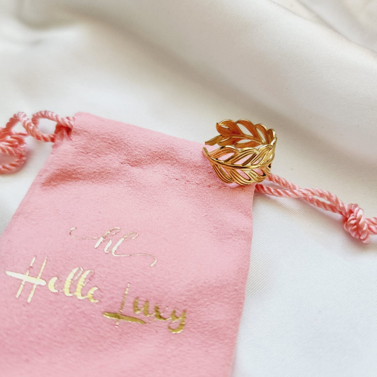 Bold Intertwined leaves Ring, gold leaves Ring, Chunky leaves ring, vintage leaves bold ring, Adjustable Gold ring, dainty leaves ring, Delicate and simple ring, chunky star ring, green gold ring, waterproof ring, hypoallergenic ring, untarnish ring, anti tarnish ring, anillo de estrellas, Water Resistant Jewelry  Water Resistant sweat resistant jewelry water resistance jewelry  Vintage Rings