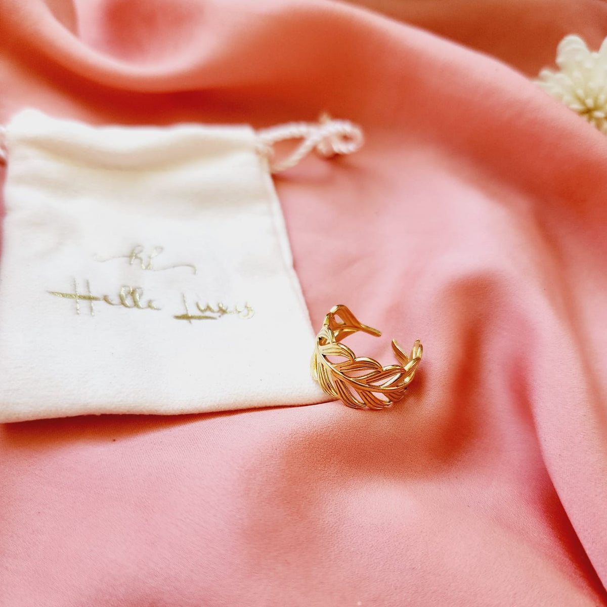 Bold Intertwined leaves Ring, gold leaves Ring, Chunky leaves ring, vintage leaves bold ring, Adjustable Gold ring, dainty leaves ring, Delicate and simple ring, chunky star ring, green gold ring, waterproof ring, hypoallergenic ring, untarnish ring, anti tarnish ring, anillo de estrellas, Water Resistant Jewelry  Water Resistant sweat resistant jewelry water resistance jewelry  Vintage Rings