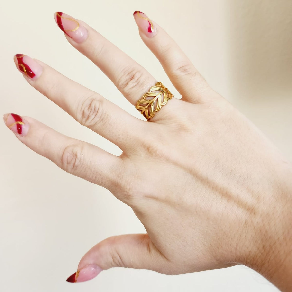 Bold Intertwined leaves Ring, gold leaves Ring, Chunky leaves ring, vintage leaves bold ring, Adjustable Gold ring, dainty leaves ring, Delicate and simple ring, chunky star ring, green gold ring, waterproof ring, hypoallergenic ring, untarnish ring, anti tarnish ring, anillo de estrellas, Water Resistant Jewelry  Water Resistant sweat resistant jewelry water resistance jewelry  Vintage Rings