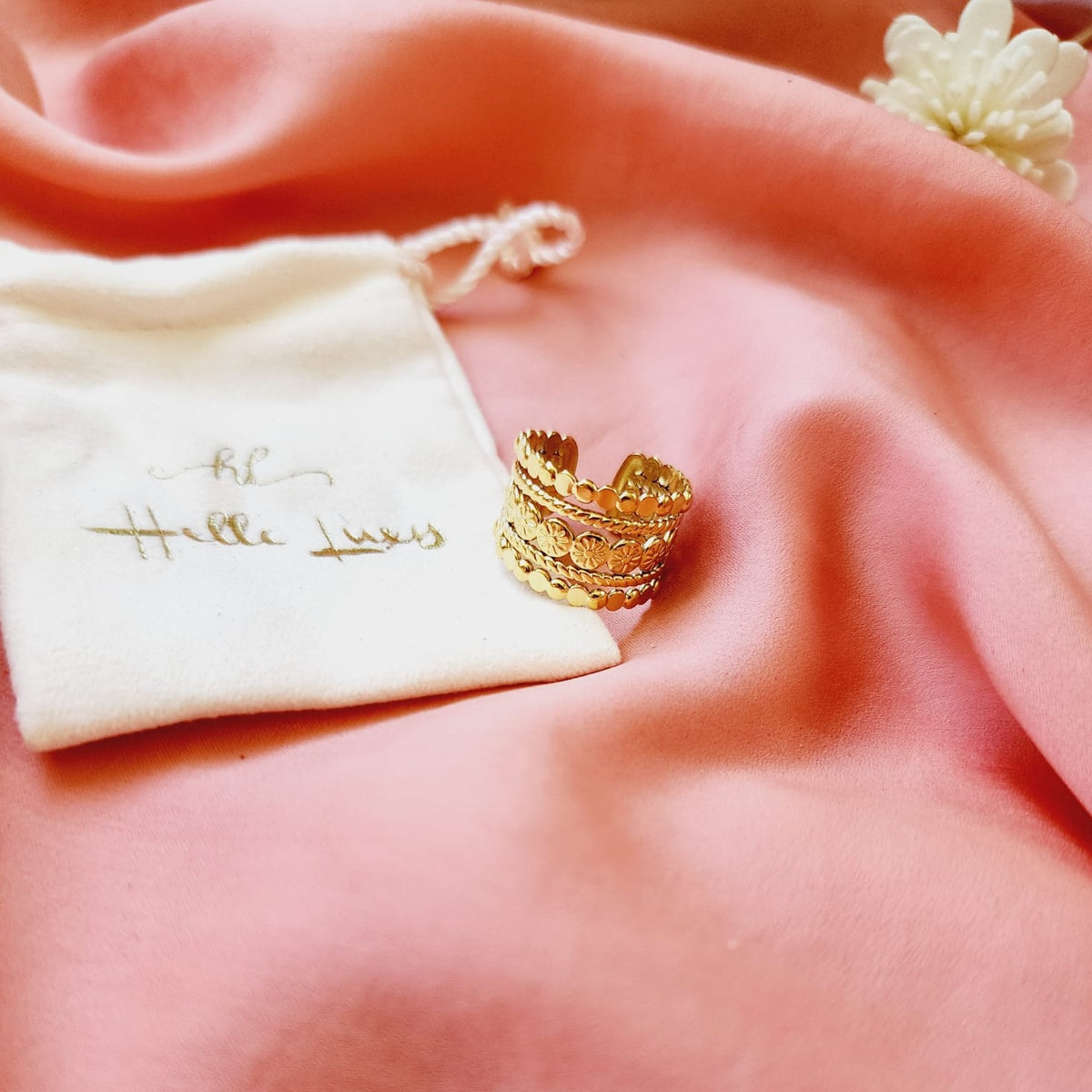 Bold Sun Ring, gold sun Ring, Chunky sun ring, vintage sun bold ring, Adjustable Gold ring, Adjustable Gold ring, dainty leaves ring, Delicate and simple ring, chunky star ring, green gold ring, waterproof ring, hypoallergenic ring, untarnish ring, anti tarnish ring, anillo de estrellas, Water Resistant Jewelry  Water Resistant sweat resistant jewelry water resistance jewelry  Vintage Rings  Vintage Modern Rings  tarnish free jewelry