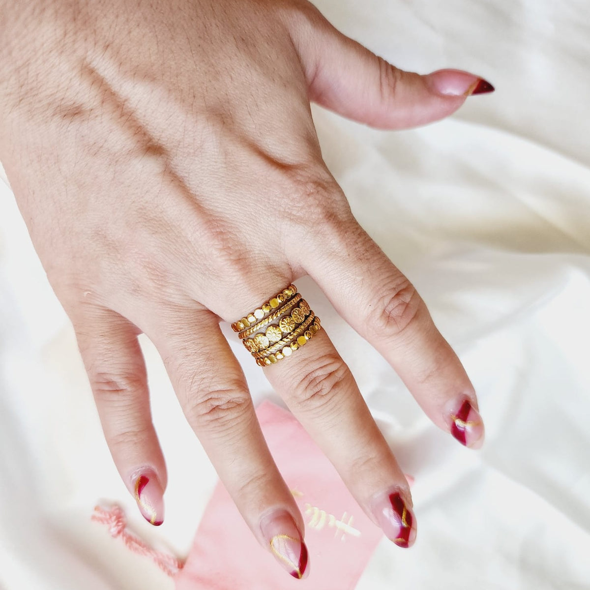 Bold Sun Ring, gold sun Ring, Chunky sun ring, vintage sun bold ring, Adjustable Gold ring, Adjustable Gold ring, dainty leaves ring, Delicate and simple ring, chunky star ring, green gold ring, waterproof ring, hypoallergenic ring, untarnish ring, anti tarnish ring, anillo de estrellas, Water Resistant Jewelry  Water Resistant sweat resistant jewelry water resistance jewelry  Vintage Rings  Vintage Modern Rings  tarnish free jewelry