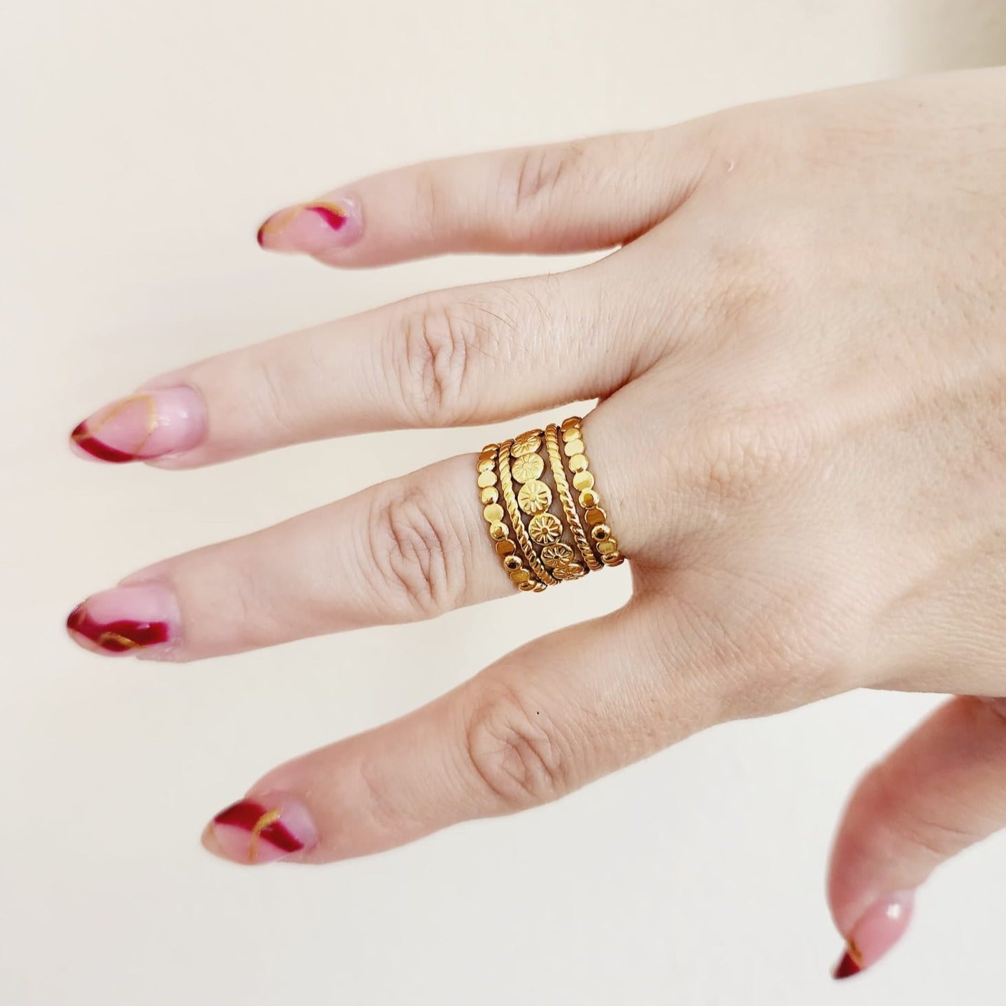 Bold Sun Ring, gold sun Ring, Chunky sun ring, vintage sun bold ring, Adjustable Gold ring, Adjustable Gold ring, dainty leaves ring, Delicate and simple ring, chunky star ring, green gold ring, waterproof ring, hypoallergenic ring, untarnish ring, anti tarnish ring, anillo de estrellas, Water Resistant Jewelry  Water Resistant sweat resistant jewelry water resistance jewelry  Vintage Rings  Vintage Modern Rings  tarnish free jewelry