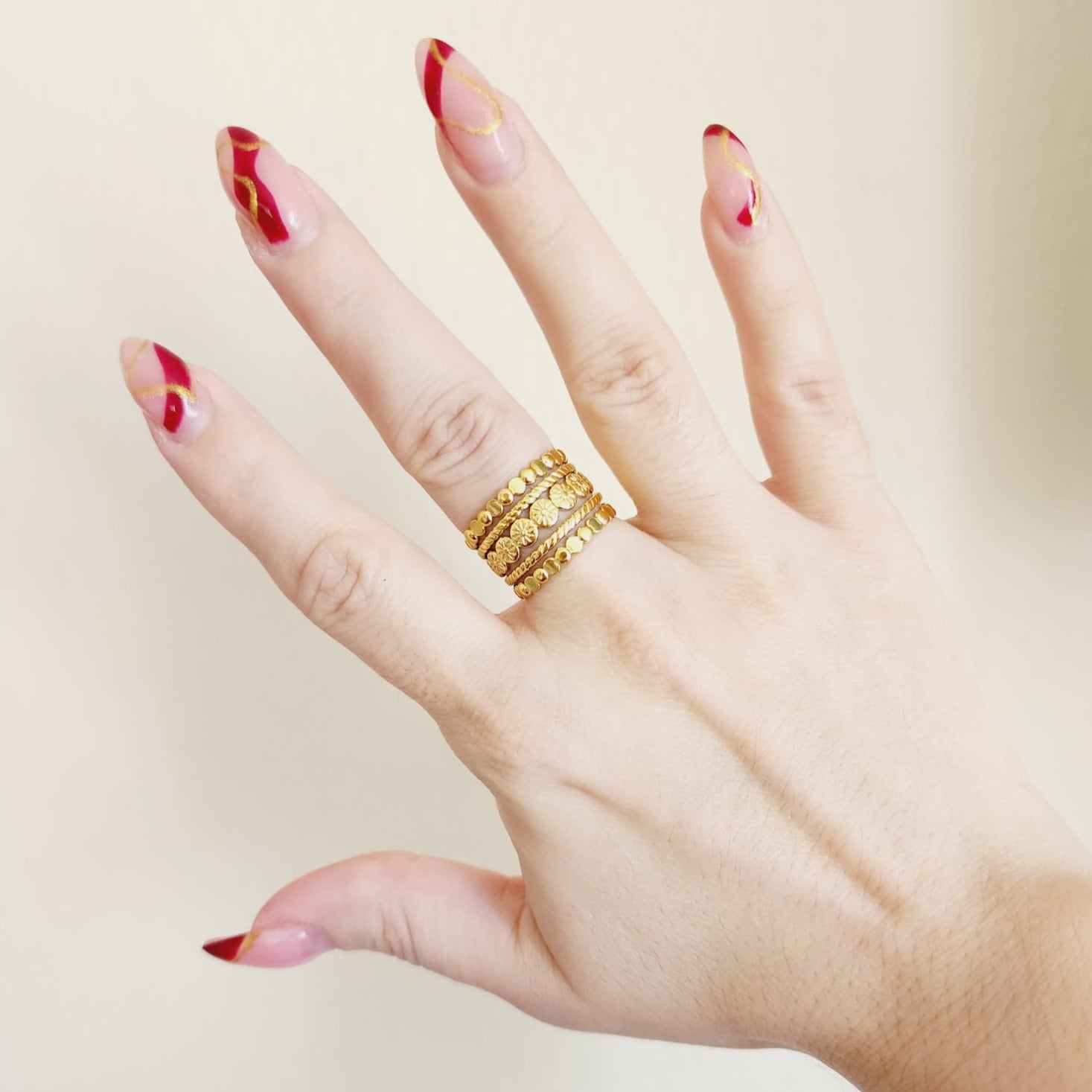 Bold Sun Ring, gold sun Ring, Chunky sun ring, vintage sun bold ring, Adjustable Gold ring, Adjustable Gold ring, dainty leaves ring, Delicate and simple ring, chunky star ring, green gold ring, waterproof ring, hypoallergenic ring, untarnish ring, anti tarnish ring, anillo de estrellas, Water Resistant Jewelry  Water Resistant sweat resistant jewelry water resistance jewelry  Vintage Rings  Vintage Modern Rings  tarnish free jewelry