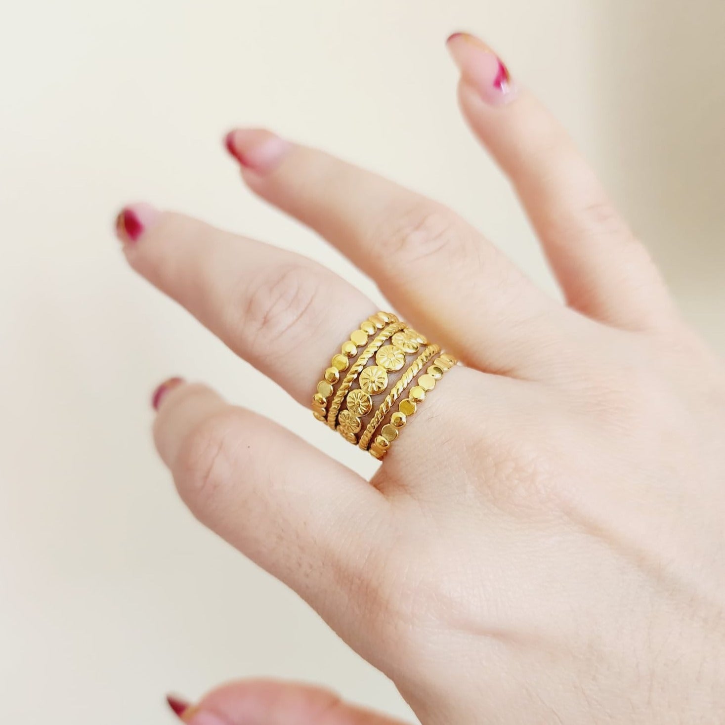 Bold Sun Ring, gold sun Ring, Chunky sun ring, vintage sun bold ring, Adjustable Gold ring, Adjustable Gold ring, dainty leaves ring, Delicate and simple ring, chunky star ring, green gold ring, waterproof ring, hypoallergenic ring, untarnish ring, anti tarnish ring, anillo de estrellas, Water Resistant Jewelry  Water Resistant sweat resistant jewelry water resistance jewelry  Vintage Rings  Vintage Modern Rings  tarnish free jewelry