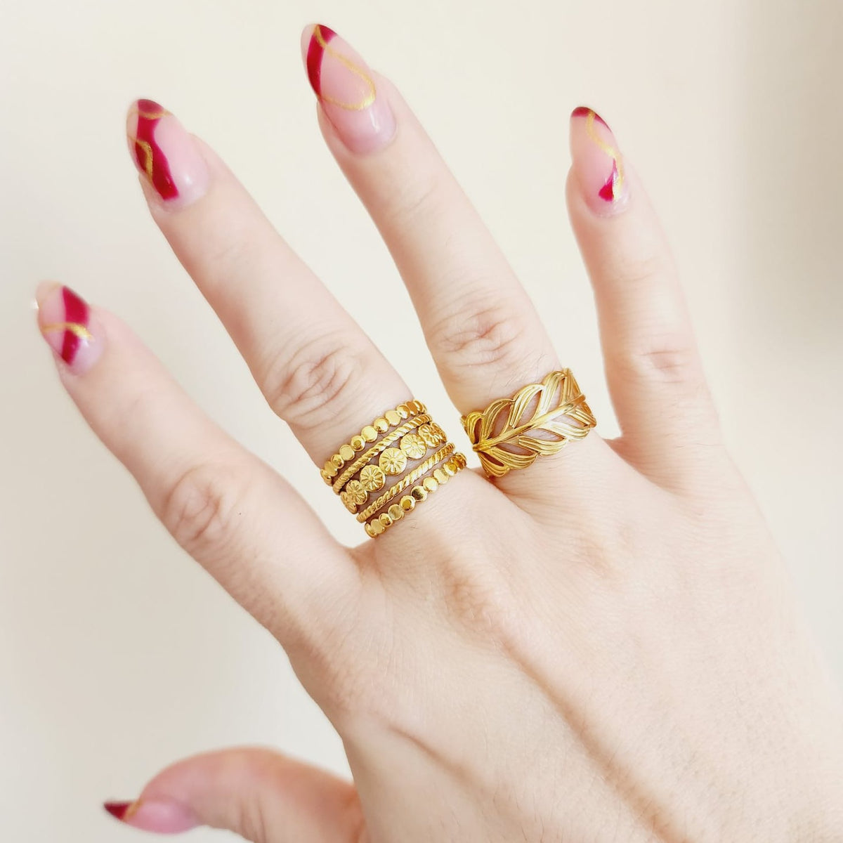 Bold Sun Ring, gold sun Ring, Chunky sun ring, vintage sun bold ring, Adjustable Gold ring, Adjustable Gold ring, dainty leaves ring, Delicate and simple ring, chunky star ring, green gold ring, waterproof ring, hypoallergenic ring, untarnish ring, anti tarnish ring, anillo de estrellas, Water Resistant Jewelry  Water Resistant sweat resistant jewelry water resistance jewelry  Vintage Rings  Vintage Modern Rings  tarnish free jewelry