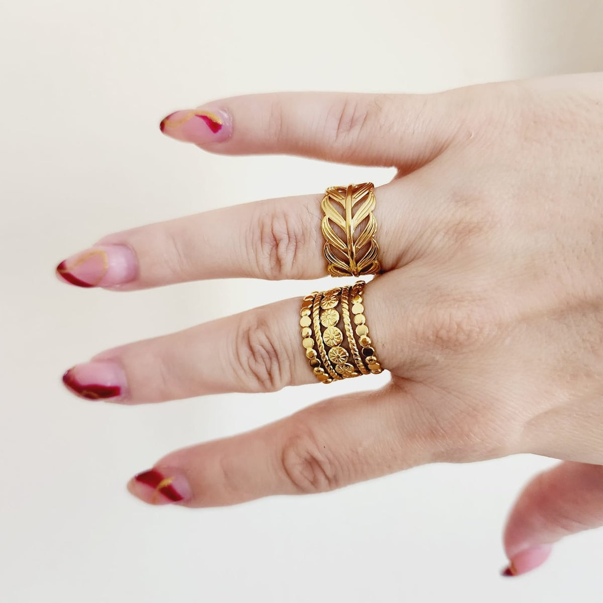 Bold Intertwined leaves Ring, gold leaves Ring, Chunky leaves ring, vintage leaves bold ring, Adjustable Gold ring, dainty leaves ring, Delicate and simple ring, chunky star ring, green gold ring, waterproof ring, hypoallergenic ring, untarnish ring, anti tarnish ring, anillo de estrellas, Water Resistant Jewelry  Water Resistant sweat resistant jewelry water resistance jewelry  Vintage Rings