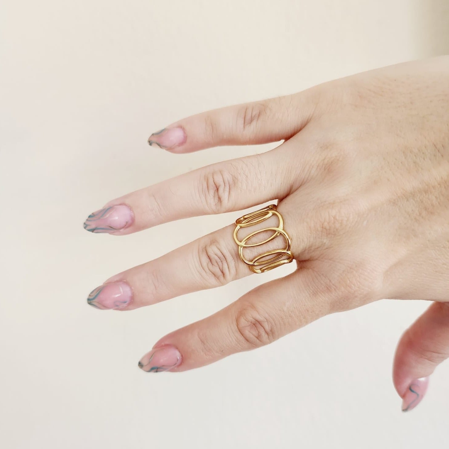 Bold Sun Ring, gold sun Ring, Chunky sun ring, vintage sun bold ring, Adjustable Gold ring, Adjustable Gold ring, dainty leaves ring, Delicate and simple ring, chunky star ring, green gold ring, waterproof ring, hypoallergenic ring, untarnish ring, anti tarnish ring, anillo de estrellas, Water Resistant