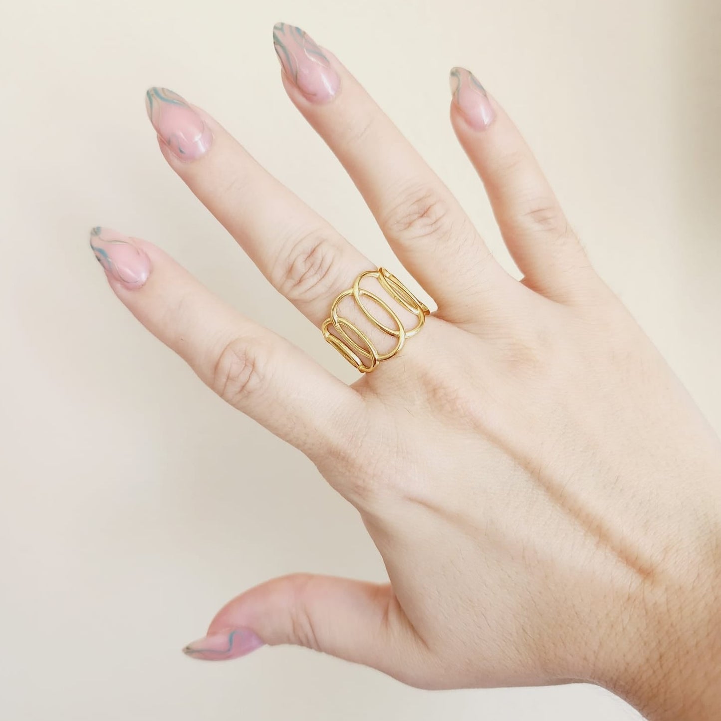Bold Sun Ring, gold sun Ring, Chunky sun ring, vintage sun bold ring, Adjustable Gold ring, Adjustable Gold ring, dainty leaves ring, Delicate and simple ring, chunky star ring, green gold ring, waterproof ring, hypoallergenic ring, untarnish ring, anti tarnish ring, anillo de estrellas, Water Resistant