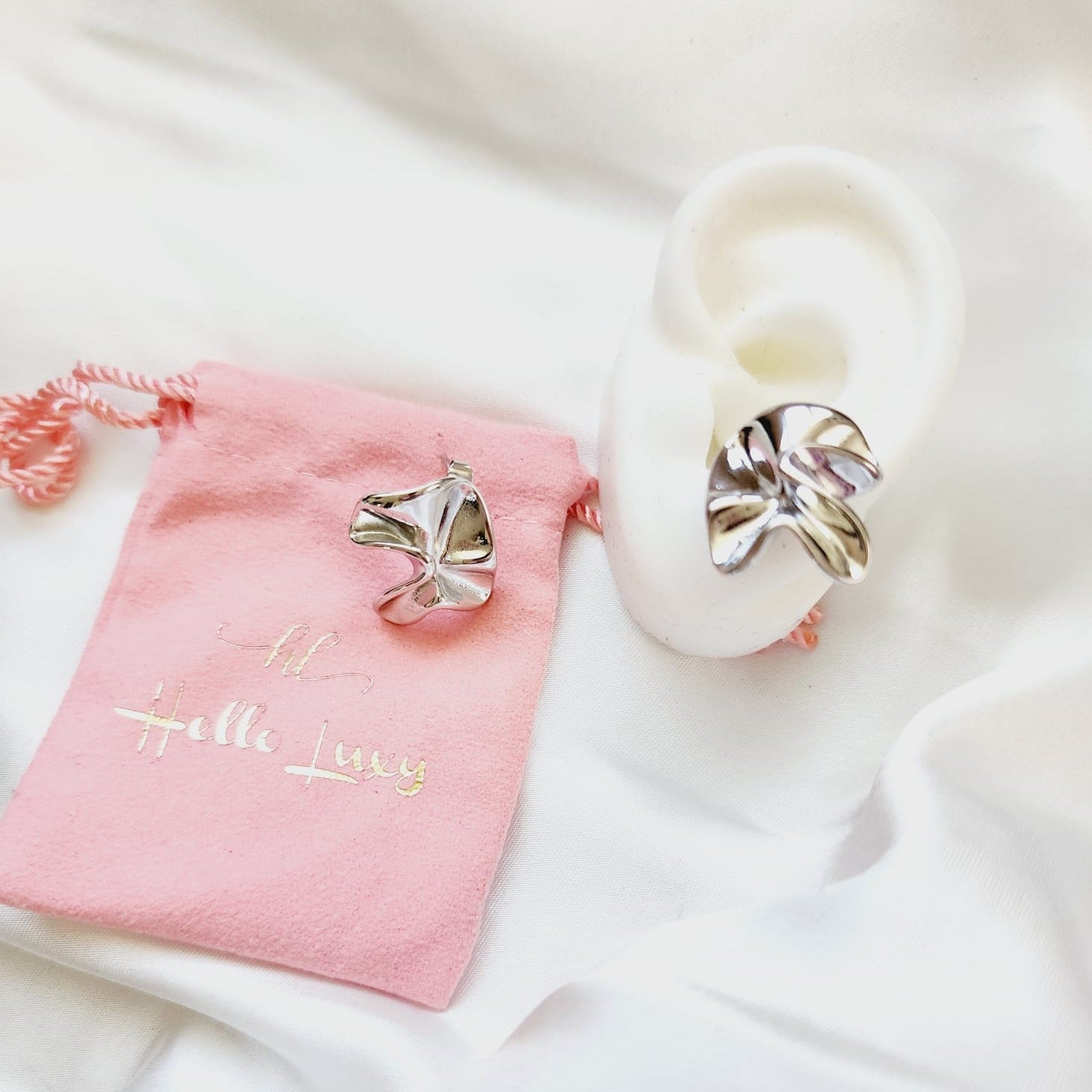 Geometric Silver earrings, bold Silver earrings, chunky rectangular earrings, two tone classy earrings, vintage two tone earrings, long lasting two tone earrings, two tone chunky earrings, two tones chunky earrings, hypoallergenic earrings, two tone everyday studs, 18k gold plated earrings, Waterproof earrings, Silver and gold earrings, Durable earrings, Elegant earrings, Timeless design, aesthetic earrings, timeless earrings, 