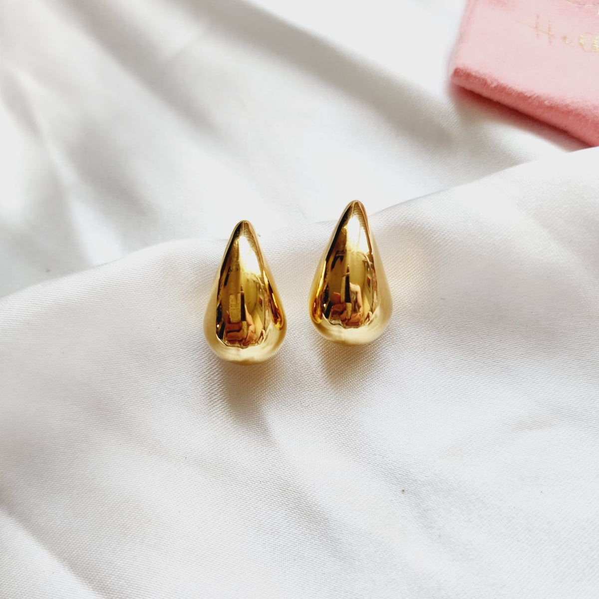 Small Bold Tear Drop earrings, silver earrings, hypoallergenic earrings, teardrop maxi studs, 18k gold plated earrings, Waterproof earrings, Silver and gold earrings, Durable earrings, Elegant earrings, Timeless design, aesthetic earrings, timeless earrings, Stylish jewelry, stylish earrings, Versatile jewelry