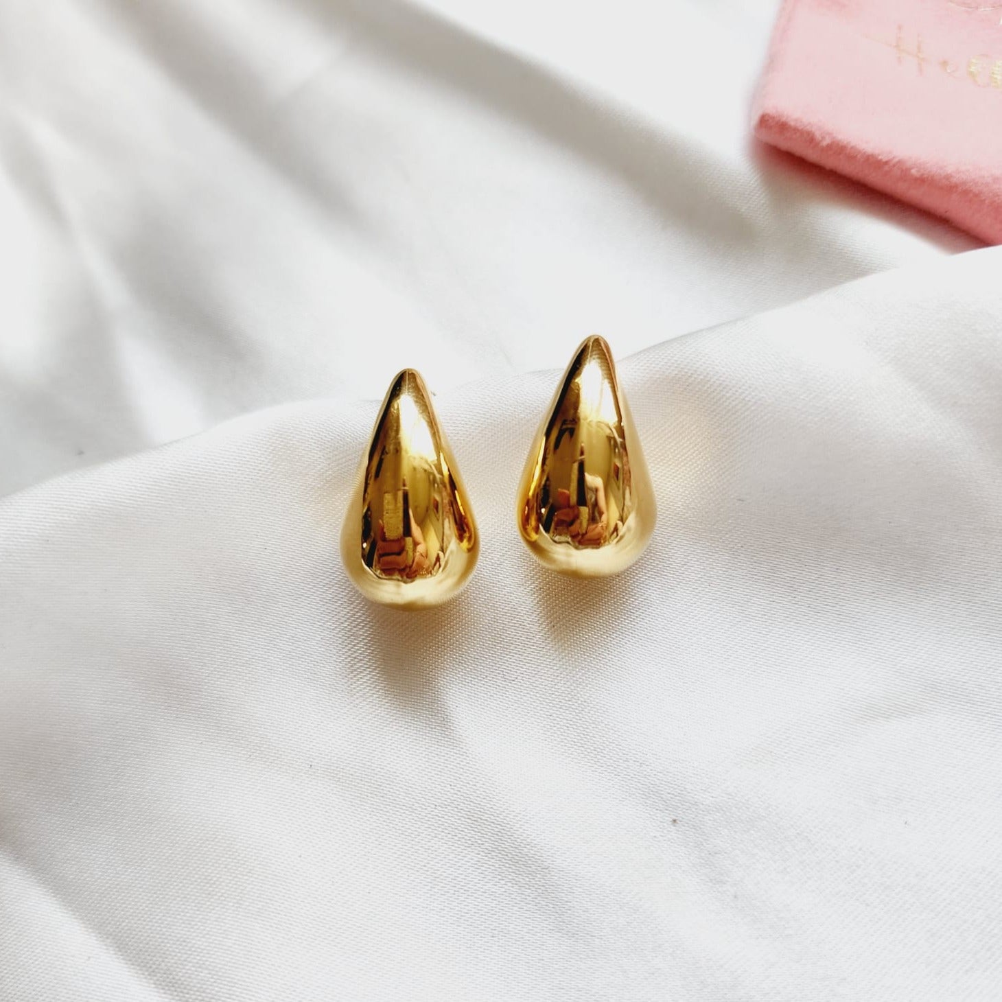 Small Bold Tear Drop earrings, silver earrings, hypoallergenic earrings, teardrop maxi studs, 18k gold plated earrings, Waterproof earrings, Silver and gold earrings, Durable earrings, Elegant earrings, Timeless design, aesthetic earrings, timeless earrings, Stylish jewelry, stylish earrings, Versatile jewelry