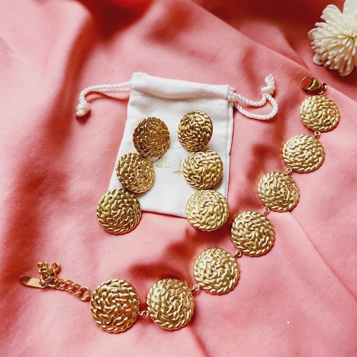 wide chunky bangle, Water Resistant bold bracelets, Water Resistant simple bracelets, sweat resistant jewelry, water resistant minimalist jewelry, minimalist bracelets, timeless gold bangle, waterproof bracelets, stainless steel bangles, 18k gold plated simple bangle, 18k gold plated classy bracelets,