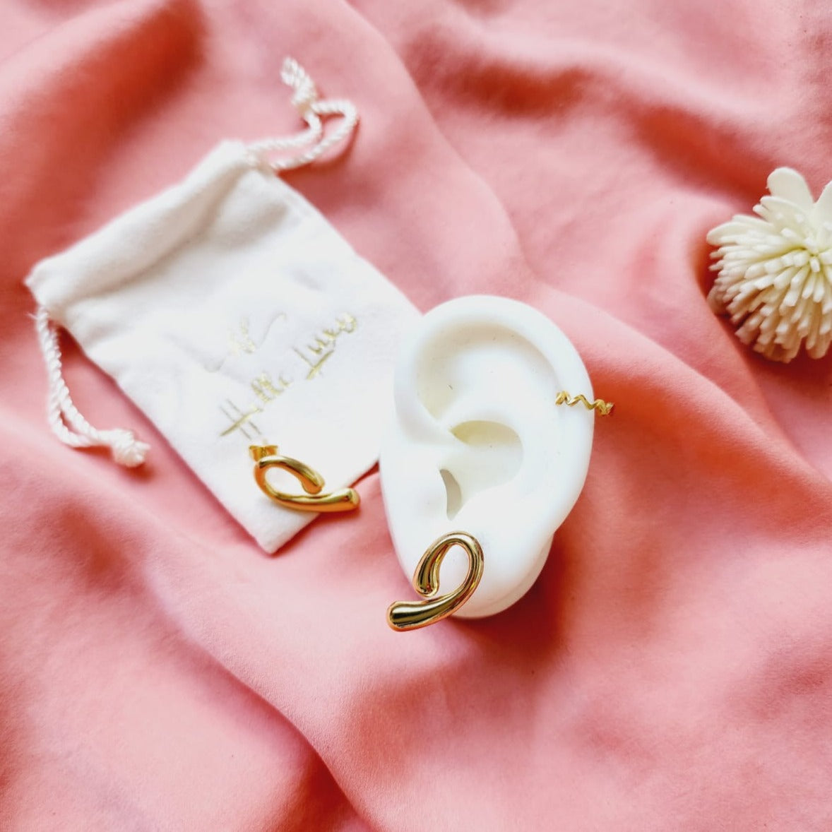 Lightweight hoops, Small Abstract hoops, abstract hoop earrings, hearts silver earrings, hearts silver medium earrings, Silver classy earrings, hearts earrings, self love earrings, silver chunky hearts earrings, two tones chunky earrings, hypoallergenic earrings, two tone everyday hoops, 18k gold plated earrings, Waterproof earrings, Silver and gold earrings, Durable earrings, Elegant earrings, Timeless design, aesthetic earrings, timeless earrings, Stylish jewelry, stylish earrings