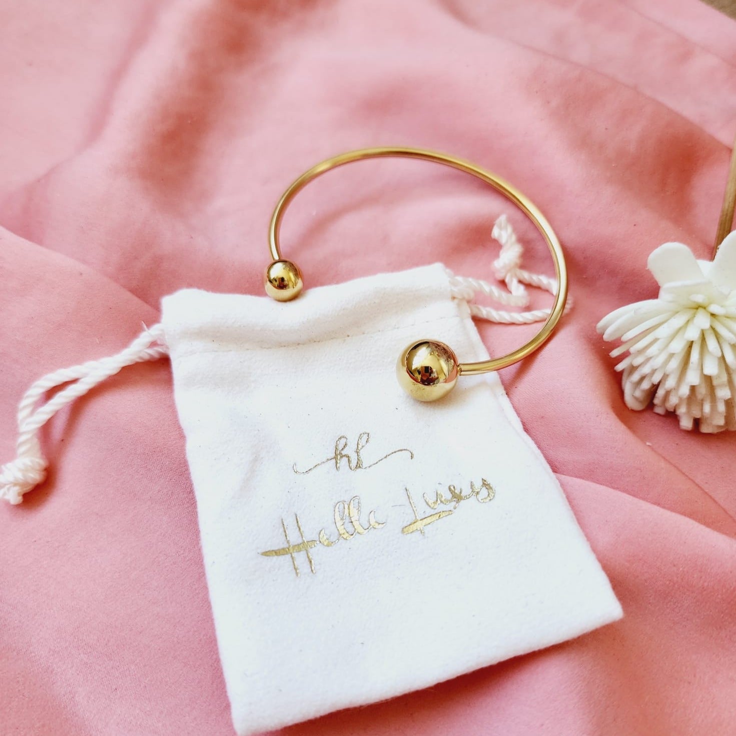 Dots ball cuff Bangles, Silver and Gold Bracelets, Solid Silver and Bold Bracelets, Solid Silver Bangle, Textured bangles, classy two tone bangles, 18k waterproof bangles, 18k gold waterproof bangles, long lasting bracelets, long lasting vintage jewelry, christmas gift for her, timeless bracelets, timeless waterproof jewelry, ellie vail jewelry dupe, missoma jewelry dupe