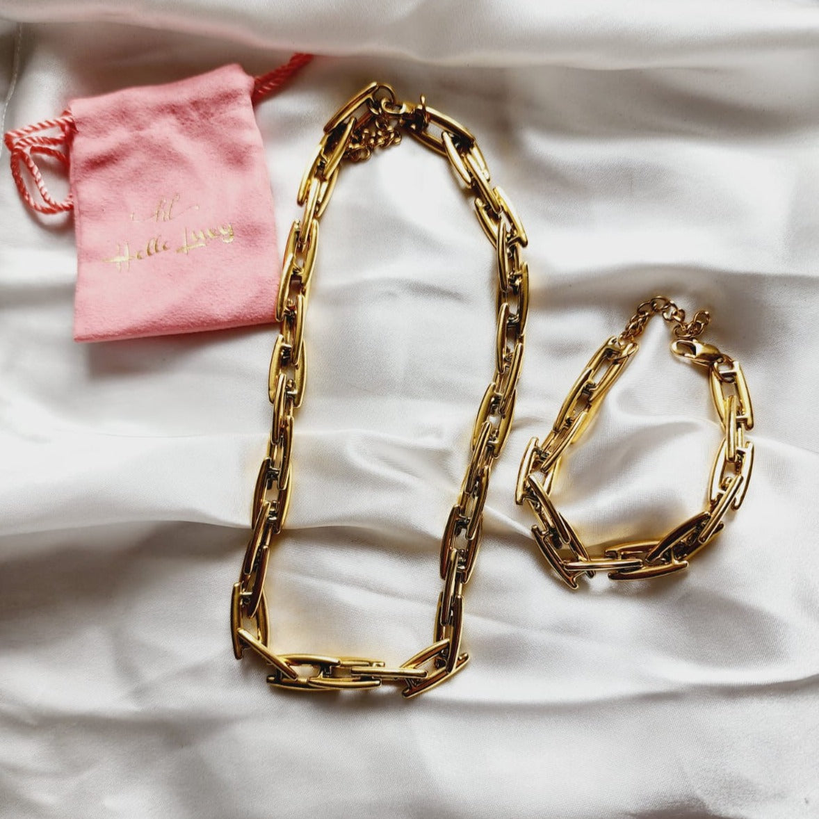 Gold Bold Necklace Water Resistant Necklace Water Resistant Jewelry Water Resistant water resistance jewelry Vintage Style Vintage Set Vintage Outfit Vintage Necklaces Vintage Necklace Vintage Multilayered Necklaces Vintage Multilayered Vintage Modern Jewelry vintage lovers gift vintage lovers vintage love