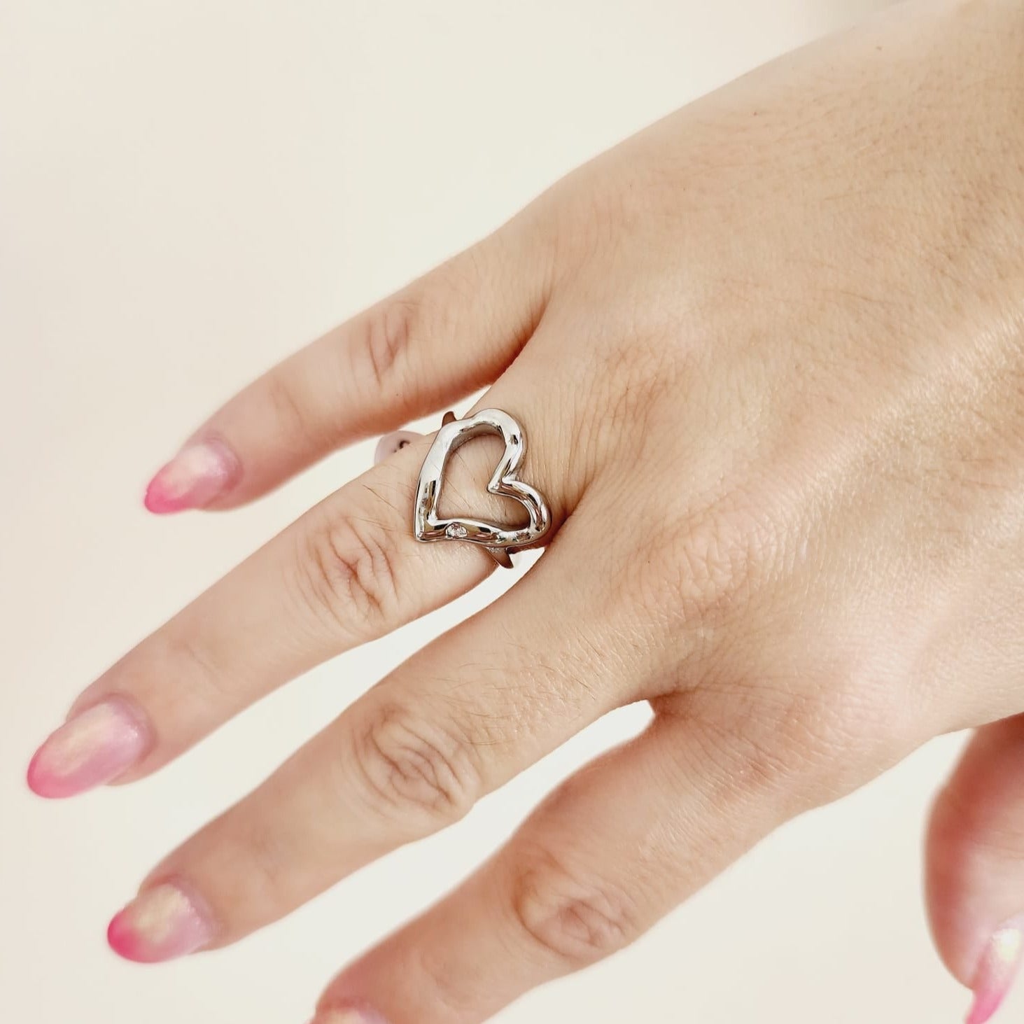 heart ring, chunky heart ring, promise ring, bold heart ring, valentine gift, jewelry gift for valentines, love ring, love jewelry, gift for wife, gift for friend, friendship gifts, self love ring, amor propio anillo, anillo de corazon, waterproof ring, waterproof jewelry, timeless jewelry, timeless ring, gift for girlfriend, soulmate ring, elegant ring, classy ring, dainty ring, everyday ring, must have ring, must have jewelry