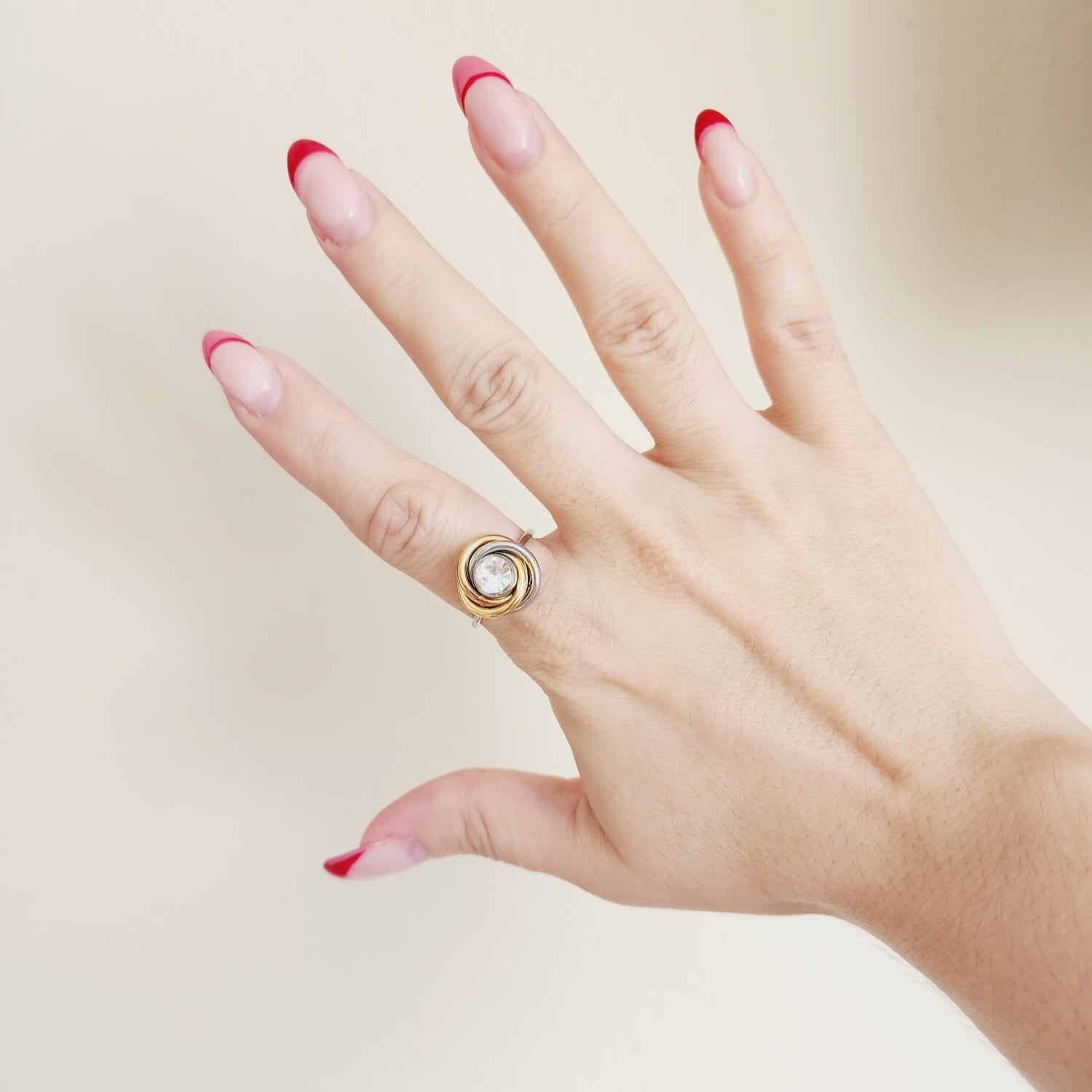 Delicate flower Triple Tone glossy Ring, delicate three tone ring, three tone bold ring, flower ring, rose gold bold ring, three tone mother pearl ring, chunky three tone ring, bulky three tone ring, bold ring, promise ring, bold double tone ring, valentine gift, jewelry gift for valentines, love ring, love jewelry, gift for wife, gift for friend, friendship gifts, self love ring, amor propio anillo, anillo de corazon, waterproof ring, waterproof jewelry