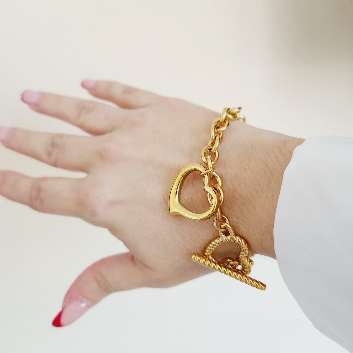 Heart Necklace, Silver Heart Necklaces and earrings, Silver heart Jewelry, Self love jewelry, self love necklace, bold heart earrings, bold heart necklace, Link Bold Necklace, Gold Filled Jewelry, Gold Filled Necklace, Fine Jewelry, silver link bold necklace, Luxury sparkle silver necklace, elegant link necklace, elegant silver link necklace, gift for women, jewelry necklace for women, diamond pendant necklace, christmas gift for women, uno de 50 dupes