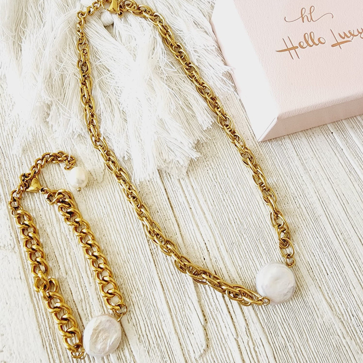 Baroque Pearls necklace, pearl necklace, lock necklace, pearls and lock necklace,  Vintage Style, Elegant Mother of Pearl Geometric Gold Necklace, Handcrafted Geometric Gold Necklace with Mother of Pearl, Timeless Mother of Pearl Pendant Necklace in Gold,   Vintage Set  Vintage Outfit  Vintage Necklaces