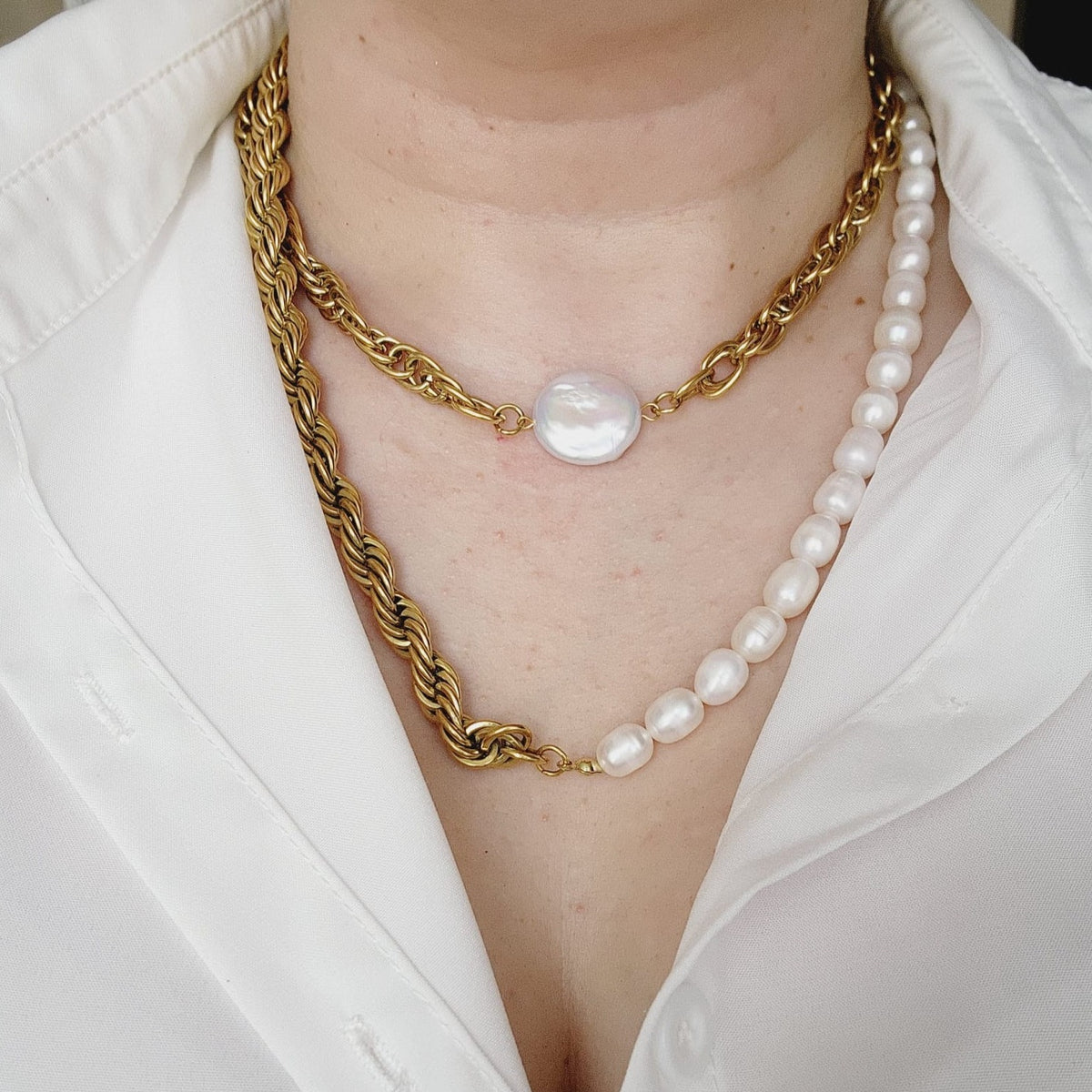 Baroque Pearls necklace, pearl necklace, lock necklace, pearls and lock necklace,  Vintage Style, Elegant Mother of Pearl Geometric Gold Necklace, Handcrafted Geometric Gold Necklace with Mother of Pearl, Timeless Mother of Pearl Pendant Necklace in Gold,   Vintage Set  Vintage Outfit  Vintage Necklaces