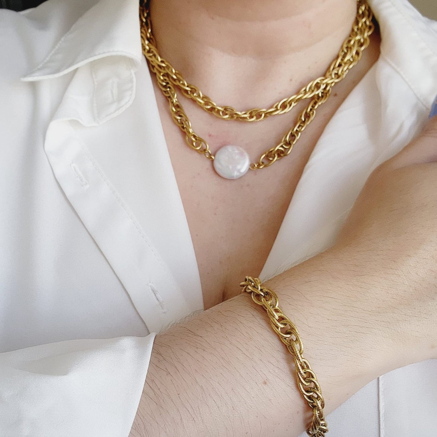 Baroque Pearls necklace, pearl necklace, lock necklace, pearls and lock necklace,  Vintage Style, Elegant Mother of Pearl Geometric Gold Necklace, Handcrafted Geometric Gold Necklace with Mother of Pearl, Timeless Mother of Pearl Pendant Necklace in Gold,   Vintage Set  Vintage Outfit  Vintage Necklaces