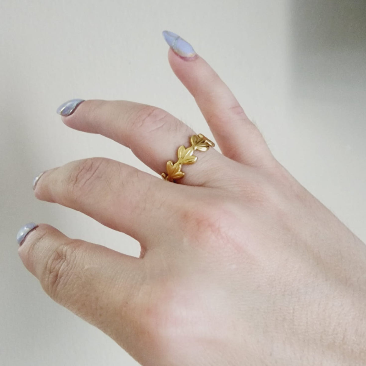 Bold leaves Ring, gold leaves Ring, Chunky leaves ring, vintage leaves bold ring, Adjustable Gold ring, dainty leaves ring, Delicate and simple ring, chunky star ring, green gold ring, waterproof ring, hypoallergenic ring, untarnish ring, anti tarnish ring, anillo de estrellas, Water Resistant Jewelry