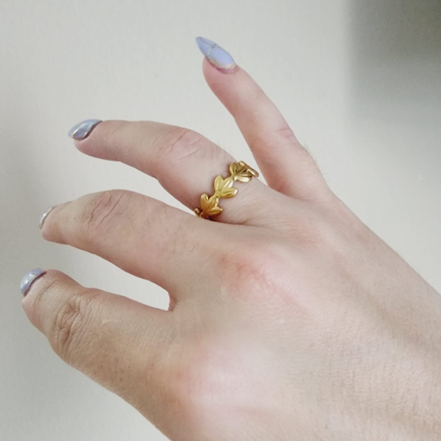 Bold leaves Ring, gold leaves Ring, Chunky leaves ring, vintage leaves bold ring, Adjustable Gold ring, dainty leaves ring, Delicate and simple ring, chunky star ring, green gold ring, waterproof ring, hypoallergenic ring, untarnish ring, anti tarnish ring, anillo de estrellas, Water Resistant Jewelry